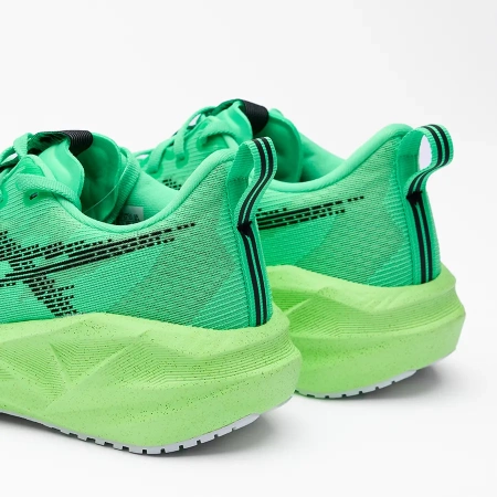 Кроссовки Asics Novablast 5 жен. 300