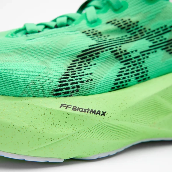 Кроссовки Asics Novablast 5 жен. 300